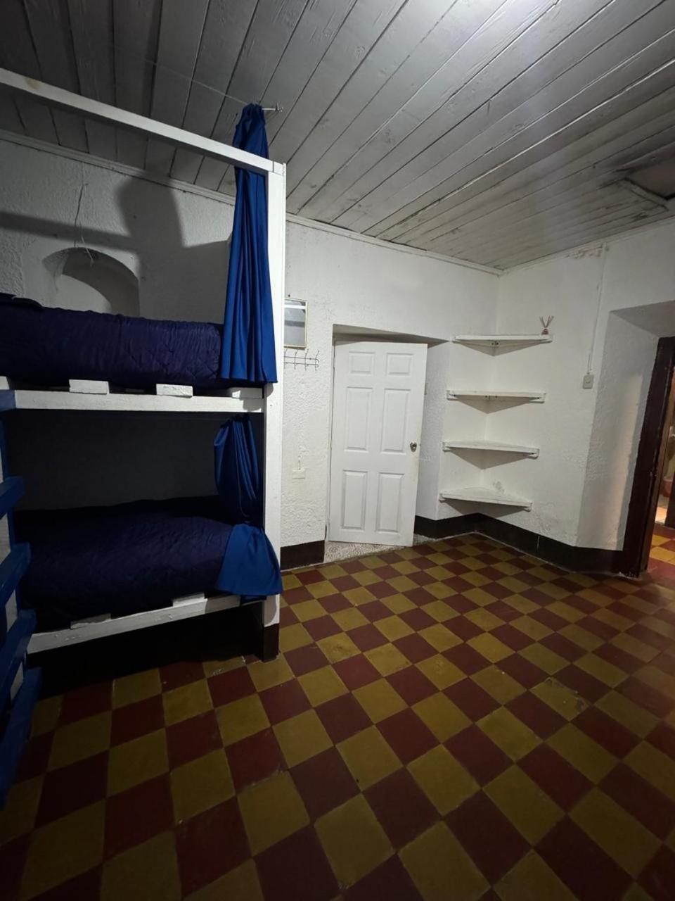 Kamazoztz Hostel And Travel Antigua Extérieur photo