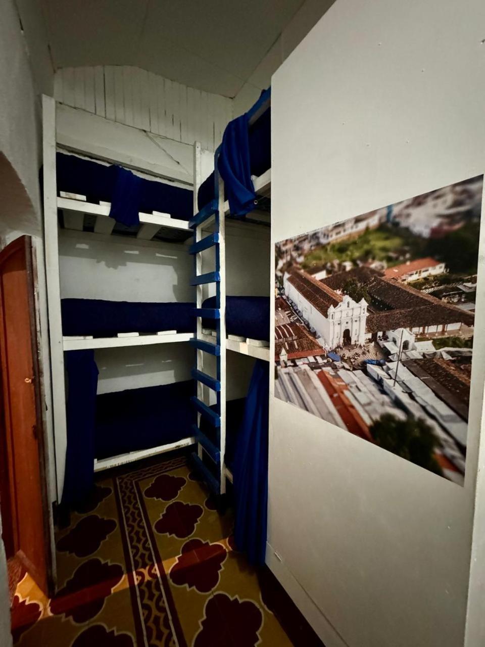Kamazoztz Hostel And Travel Antigua Extérieur photo